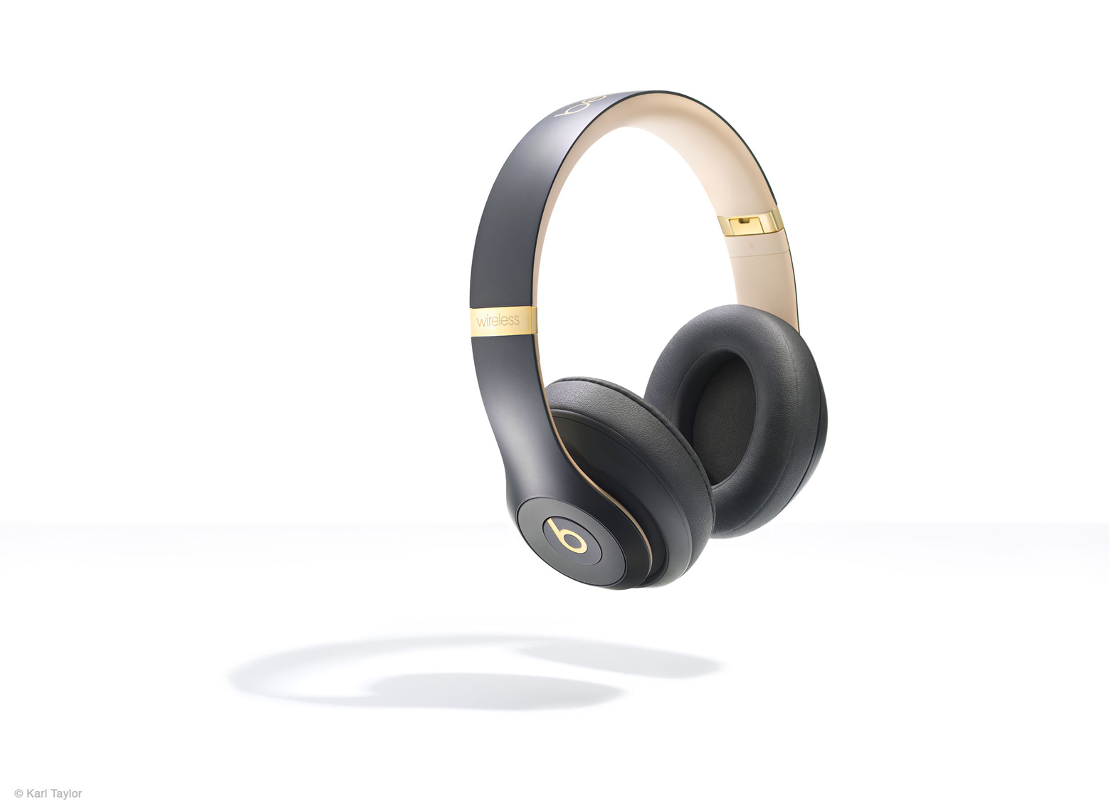 White Background Photography + Video Tips, Kit & Light Setups